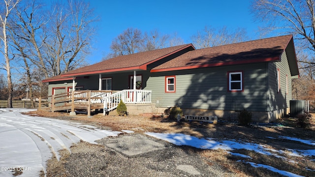 view of front of house featuring covered porch