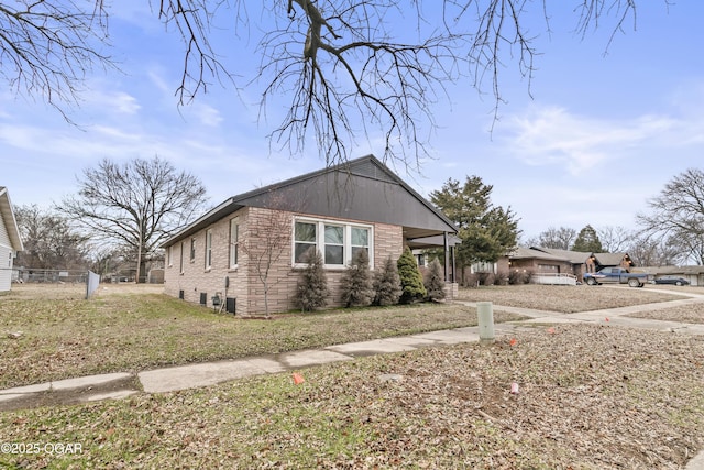 view of front of home with a front lawn