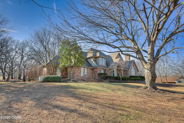 view of front facade with a front yard