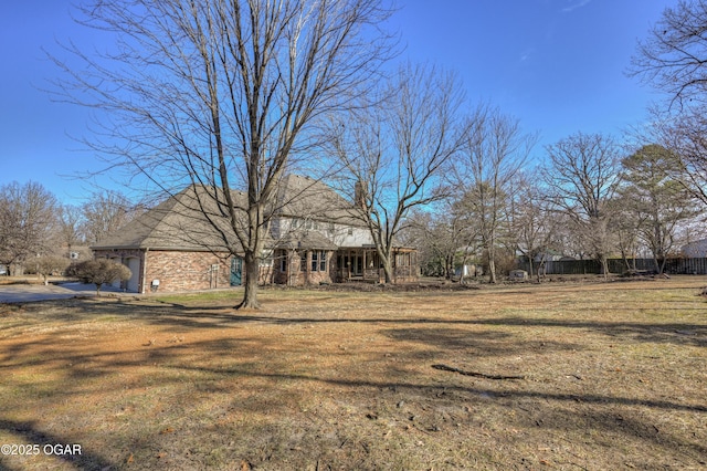 view of front of home featuring a front lawn