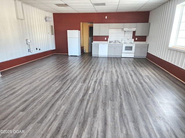 kitchen featuring light hardwood / wood-style floors, sink, white appliances, and a drop ceiling