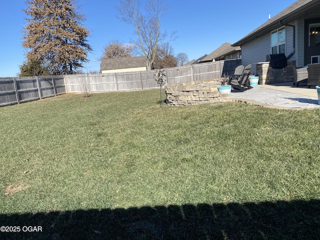 view of yard featuring a patio