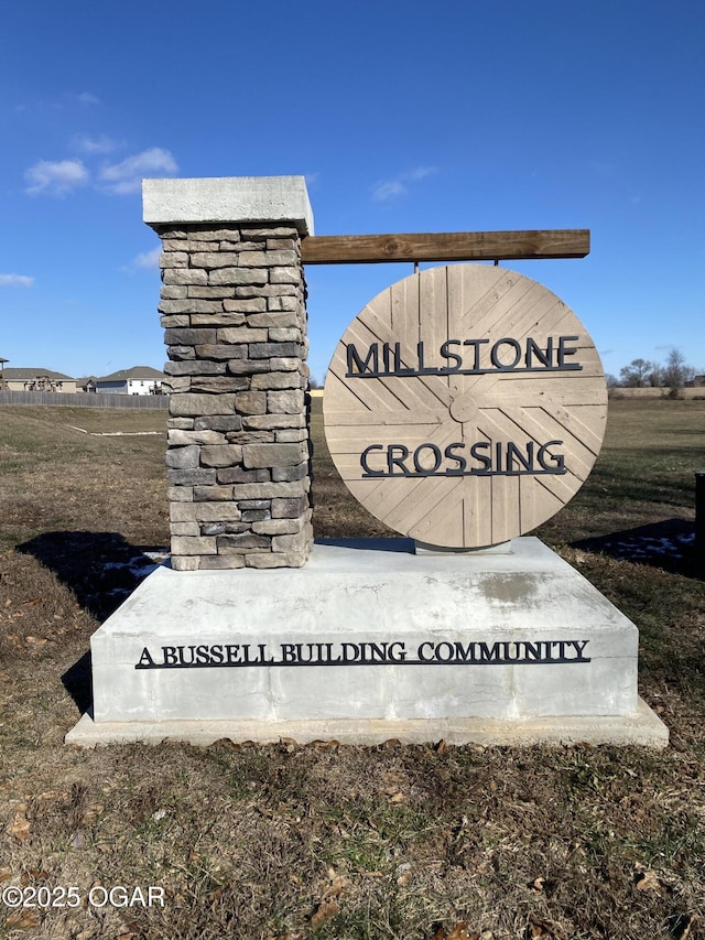 view of community / neighborhood sign