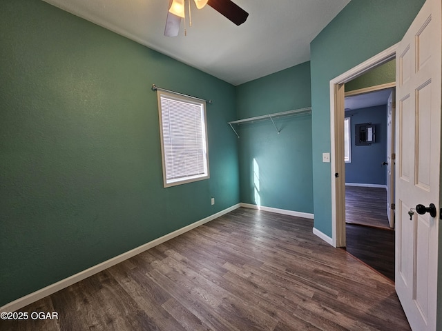 unfurnished room with dark wood-type flooring and ceiling fan