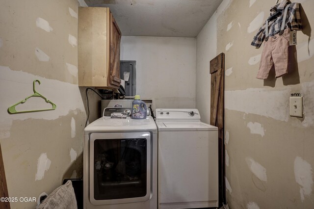 1101 N Anderson Ave, Joplin, MO 64801 - laundry area with washing machine and dryer and cabinets