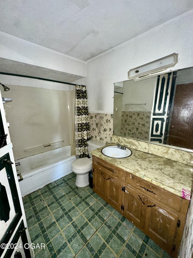 full bathroom featuring shower / bath combination with curtain, vanity, and toilet