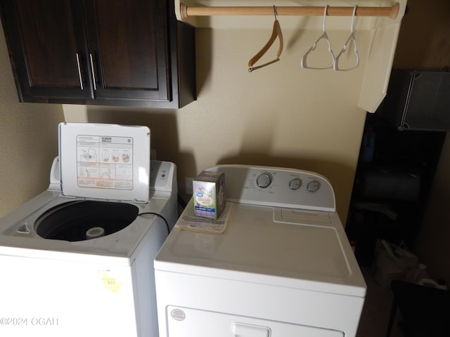 washroom with cabinets and independent washer and dryer