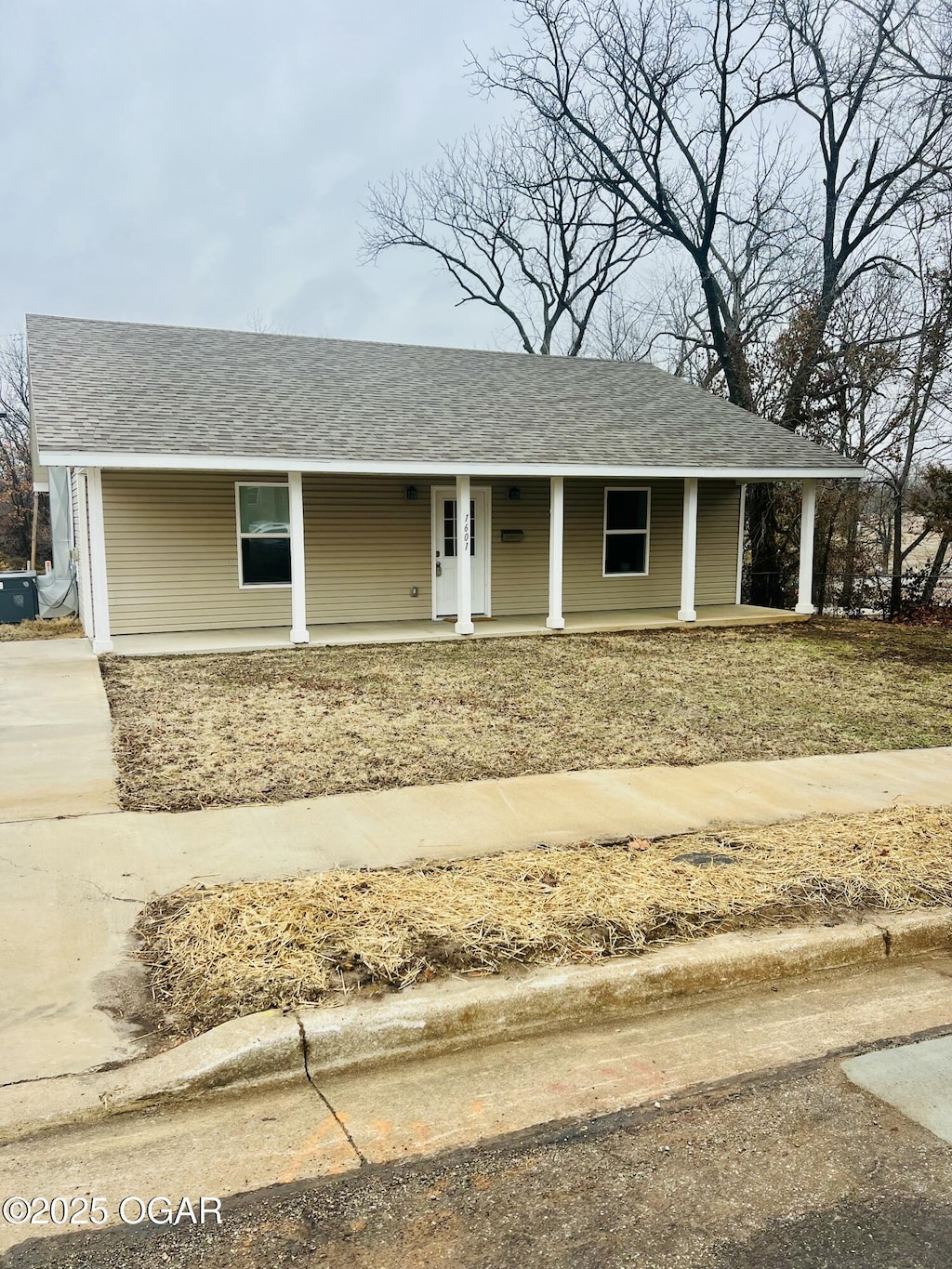 view of front of house featuring covered porch