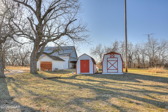 view of outdoor structure with a yard