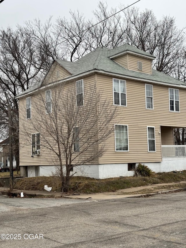 view of home's exterior