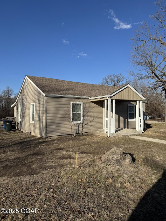 view of front of property with a shingled roof