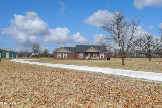 single story home with a front lawn