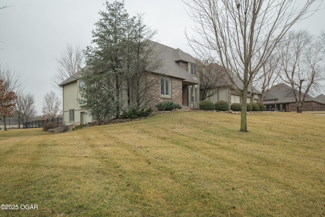 view of front of house featuring a front lawn