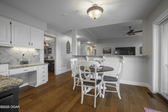 dining room with dark wood-type flooring and ceiling fan