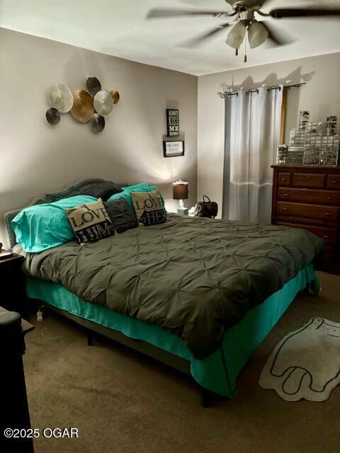 carpeted bedroom featuring ceiling fan