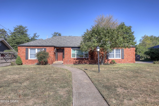 ranch-style home with a front yard