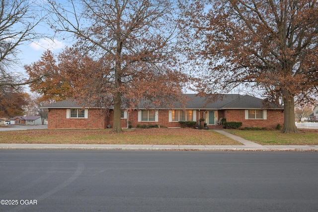 view of front of property with a front yard