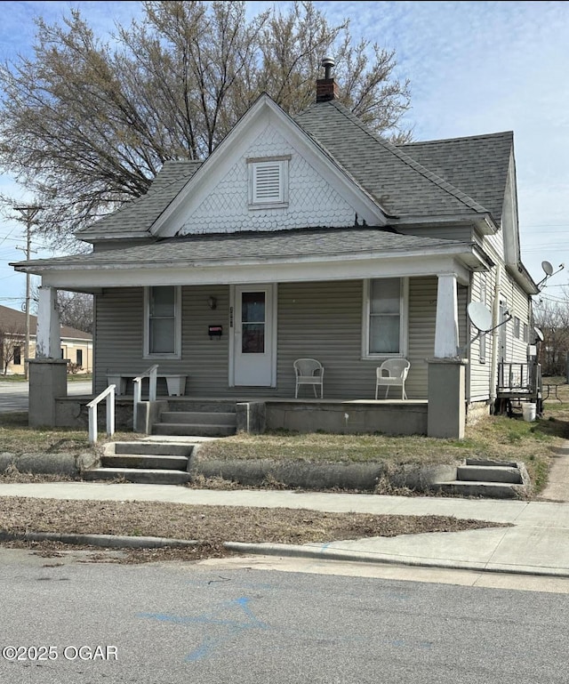 view of front facade with covered porch