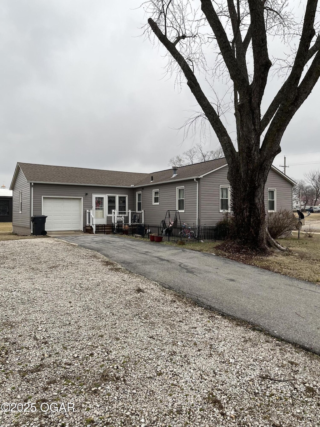 view of front of home featuring a garage