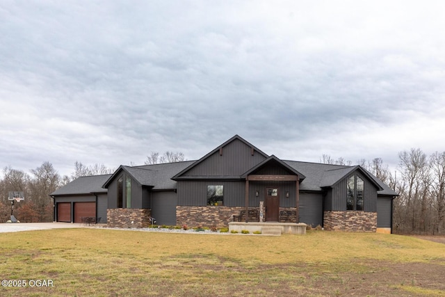 view of front of property featuring a garage and a front lawn