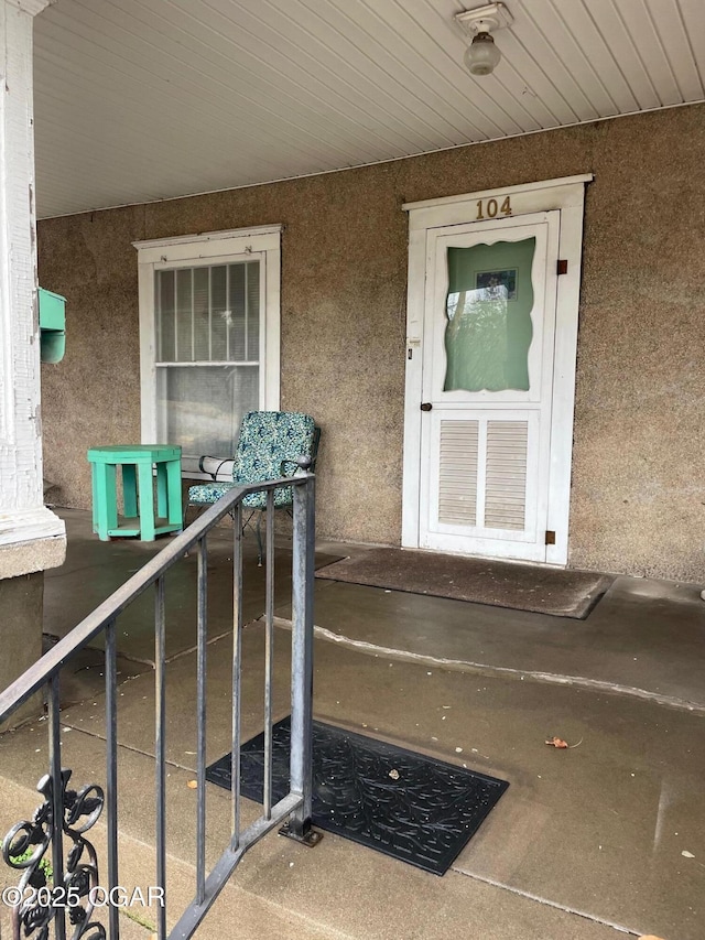 property entrance featuring stucco siding