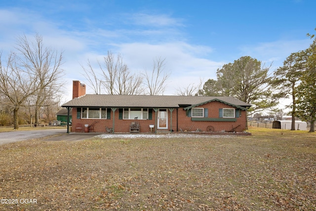 ranch-style home with a front lawn