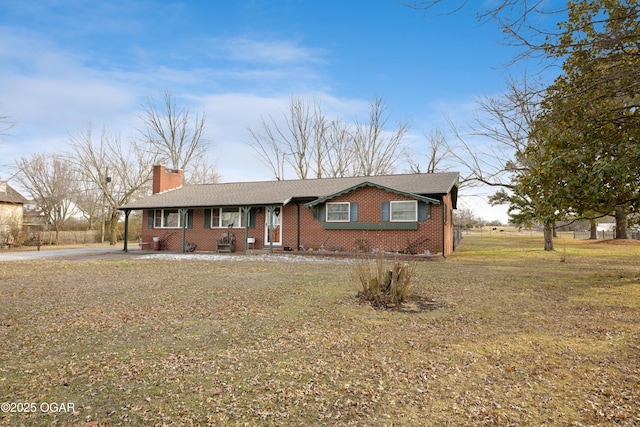 single story home featuring covered porch and a front lawn