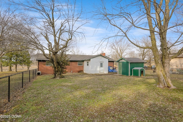 view of yard with a storage shed