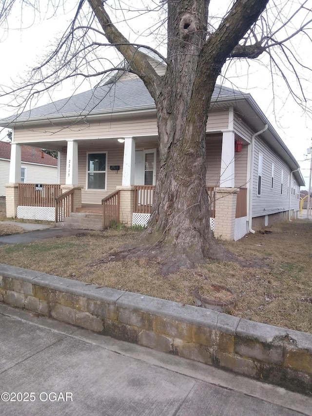 view of front of house featuring covered porch