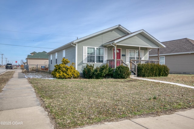 view of front facade featuring fence, a porch, and a front yard