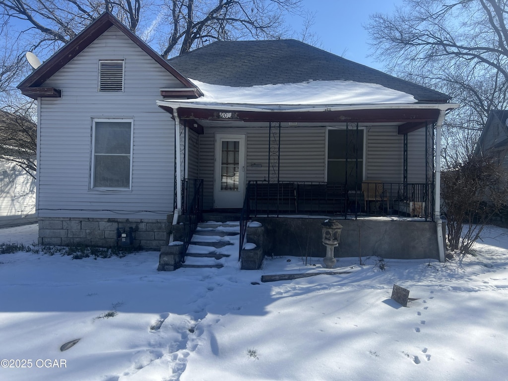 view of front facade with a porch