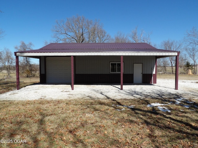 view of detached garage