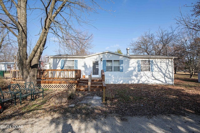 manufactured / mobile home with a wooden deck