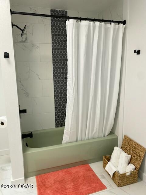 bathroom with shower / tub combo