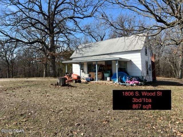 view of front of property