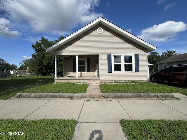 1711 Missouri Ave, Joplin, MO 64804 - bungalow featuring a porch and a front yard