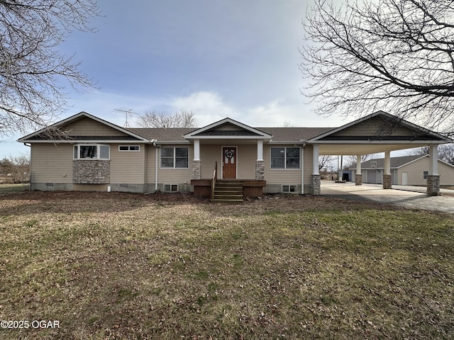 view of front facade featuring a carport, crawl space, driveway, and a front lawn