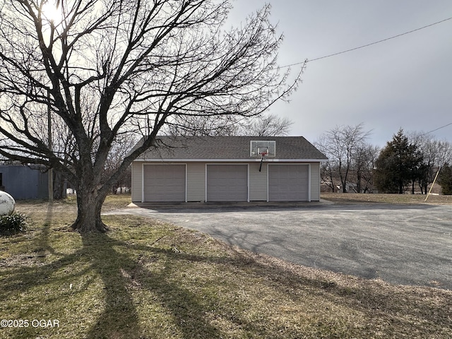 view of detached garage