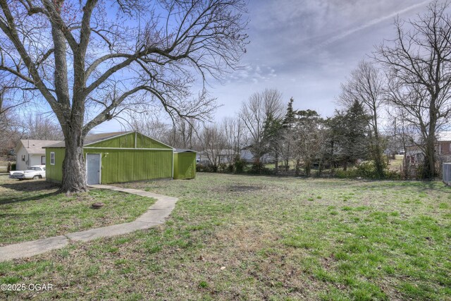 117 E Russell St, Goodman, MO 64843 - view of yard featuring an outbuilding