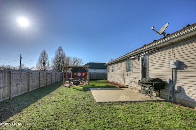 view of yard featuring a fenced backyard and a patio area