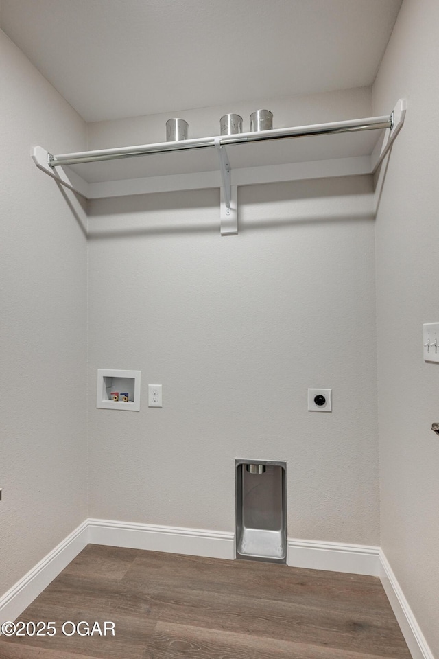 clothes washing area featuring dark wood-style floors, laundry area, baseboards, and washer hookup