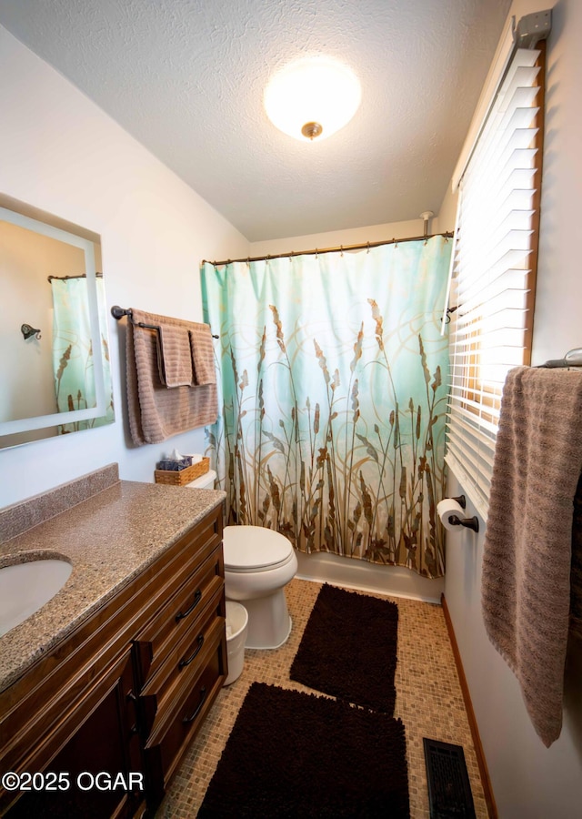 full bath featuring vanity, shower / bathtub combination with curtain, visible vents, a textured ceiling, and toilet