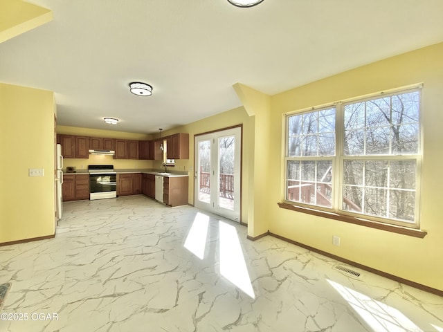 kitchen featuring visible vents, baseboards, range with electric cooktop, under cabinet range hood, and marble finish floor