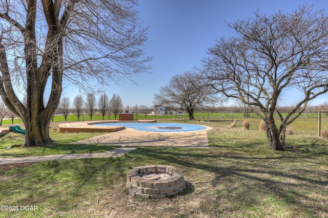 view of yard featuring a jacuzzi and a fire pit