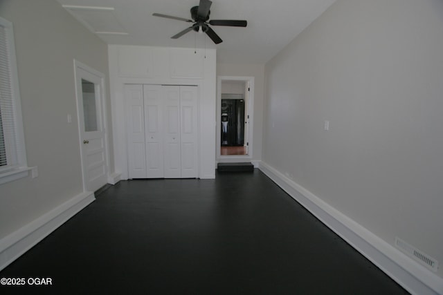 empty room with visible vents, baseboards, and ceiling fan