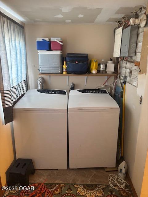 washroom featuring tile patterned flooring, laundry area, and independent washer and dryer