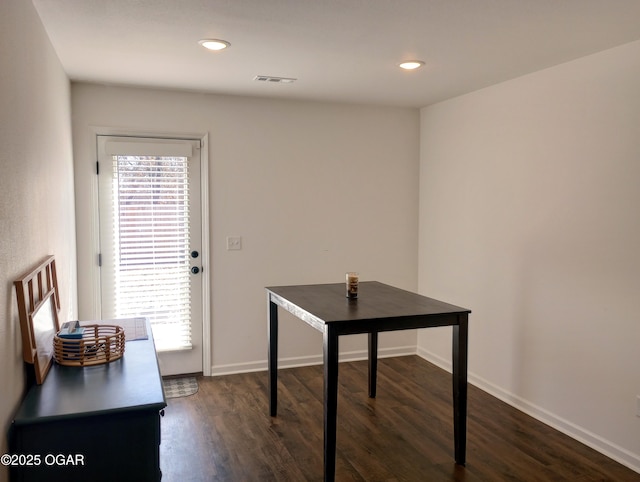 interior space featuring dark wood finished floors, visible vents, recessed lighting, and baseboards