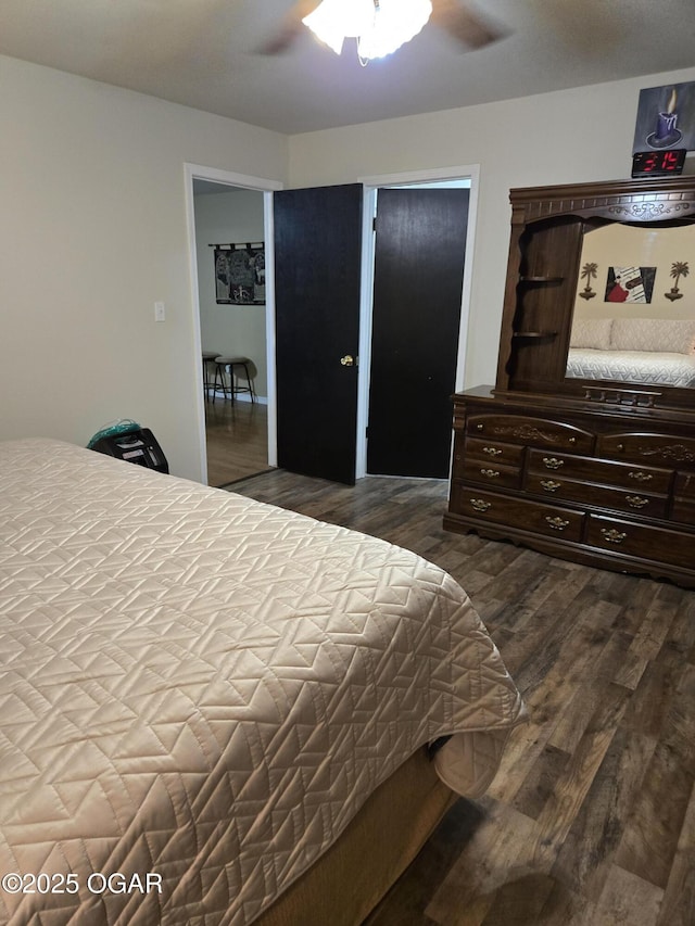 bedroom with dark wood-style floors and a ceiling fan