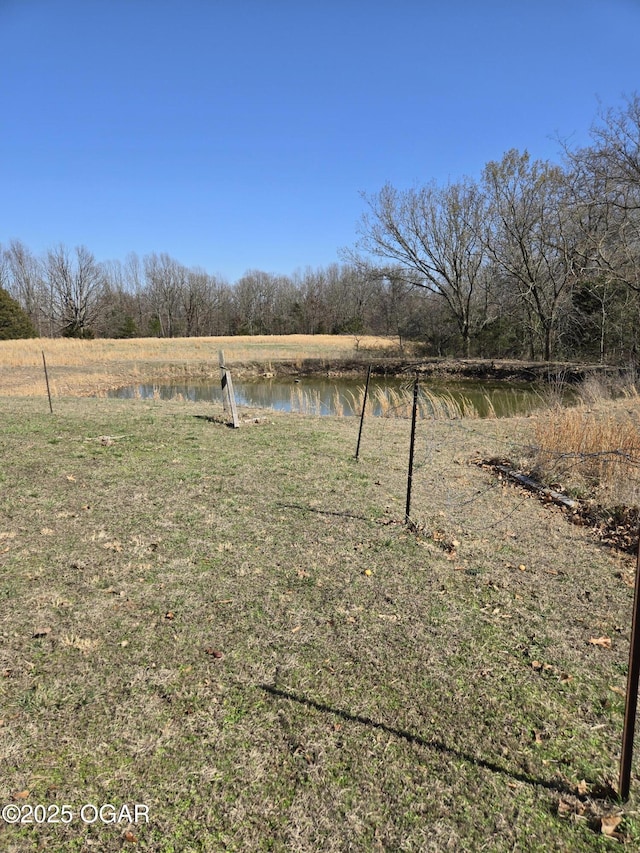 view of yard featuring a water view