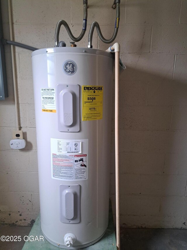 514 S Cole, Granby, MO 64844 - utility room featuring electric water heater